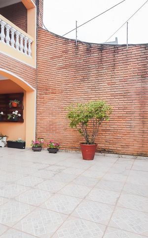 Casa à venda com 320m², 3 quartos e 5 vagasEntrada