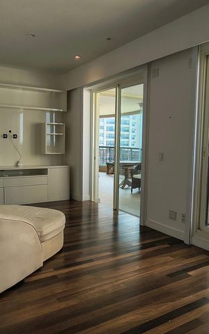 Apartamento para alugar com 300m², 4 quartos e 3 vagas Apartamento para alugar com 300m², 4 quartos e 3 vagasSuíte 1