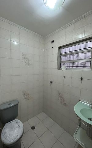 Casa à venda com 200m², 3 quartos e 6 vagas Casa à venda com 200m², 3 quartos e 6 vagasBanheiro