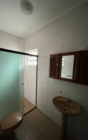 Casa à venda com 200m², 3 quartos e 6 vagas Casa à venda com 200m², 3 quartos e 6 vagasBanheiro