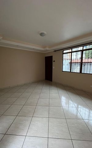 Casa à venda com 200m², 3 quartos e 6 vagas Casa à venda com 200m², 3 quartos e 6 vagasSala 2