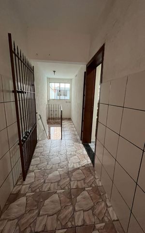 Casa à venda com 200m², 3 quartos e 6 vagas Casa à venda com 200m², 3 quartos e 6 vagasÁrea externa