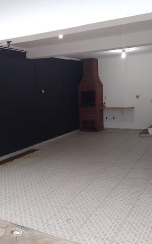 Casa à venda com 200m², 3 quartos e 6 vagas Casa à venda com 200m², 3 quartos e 6 vagasÁrea externa