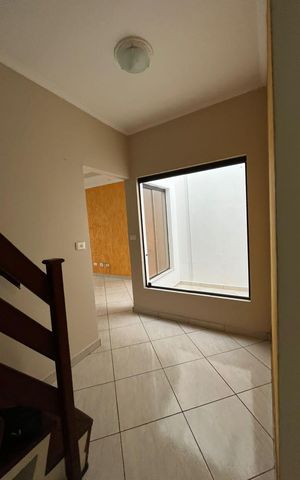 Casa à venda com 200m², 3 quartos e 6 vagas Casa à venda com 200m², 3 quartos e 6 vagasSala
