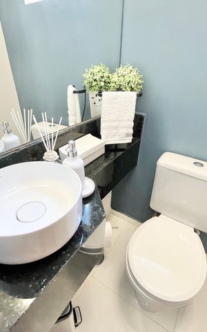 Casa de condomínio à venda com 102m², 2 quartos e 2 vagasLavabo