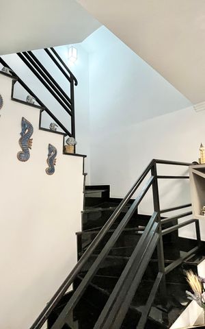 Casa de condomínio à venda com 102m², 2 quartos e 2 vagasEscada