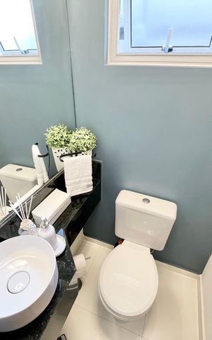 Casa de condomínio à venda com 102m², 2 quartos e 2 vagasLavabo