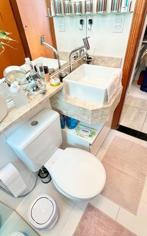 Casa de condomínio à venda com 102m², 2 quartos e 2 vagasBanheiro da Suíte