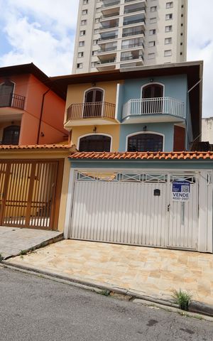 Casa para alugar com 211m², 3 quartos e 4 vagasFachada