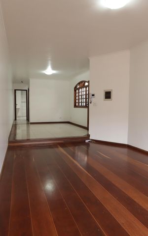 Casa para alugar com 211m², 3 quartos e 4 vagasSala