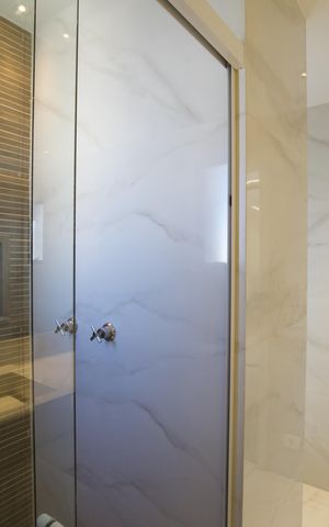 Apartamento à venda com 89m², 1 quarto e 2 vagas Apartamento à venda com 89m², 1 quarto e 2 vagasBanheiro da Suíte