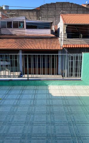 Casa à venda com 171m², 3 quartos e 2 vagas Casa à venda com 171m², 3 quartos e 2 vagasÁrea externa