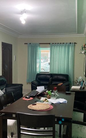 Casa à venda com 171m², 3 quartos e 2 vagas Casa à venda com 171m², 3 quartos e 2 vagasSala