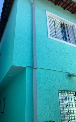 Casa à venda com 171m², 3 quartos e 2 vagas Casa à venda com 171m², 3 quartos e 2 vagasFachada
