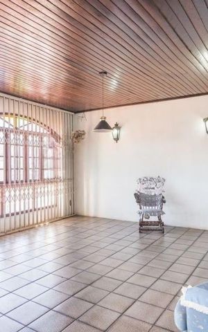 Casa à venda com 368m², 6 quartos e 3 vagas Casa à venda com 368m², 6 quartos e 3 vagasÁrea externa