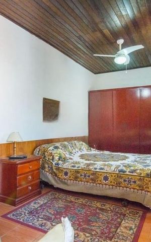 Casa à venda com 368m², 6 quartos e 3 vagas Casa à venda com 368m², 6 quartos e 3 vagasQuarto