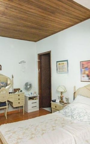Casa à venda com 368m², 6 quartos e 3 vagas Casa à venda com 368m², 6 quartos e 3 vagasQuarto