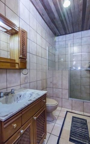 Casa à venda com 368m², 6 quartos e 3 vagas Casa à venda com 368m², 6 quartos e 3 vagasBanheiro