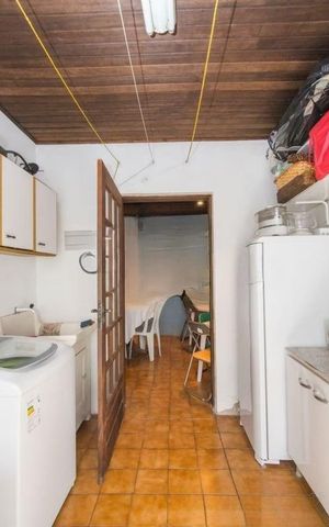 Casa à venda com 368m², 6 quartos e 3 vagas Casa à venda com 368m², 6 quartos e 3 vagasCozinha
