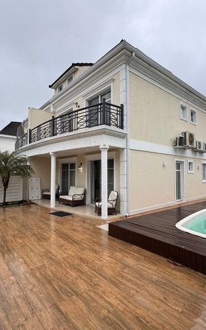 Casa de condomínio à venda com 260m², 4 quartos e 4 vagas Casa de condomínio à venda com 260m², 4 quartos e 4 vagasÁrea externa