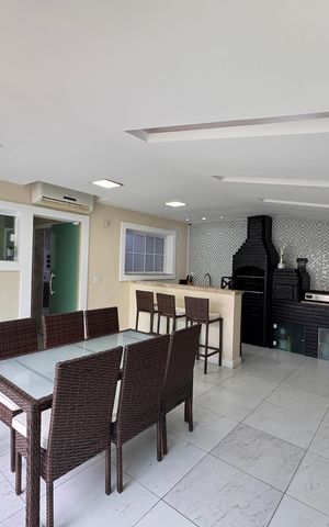 Casa de condomínio à venda com 260m², 4 quartos e 4 vagas