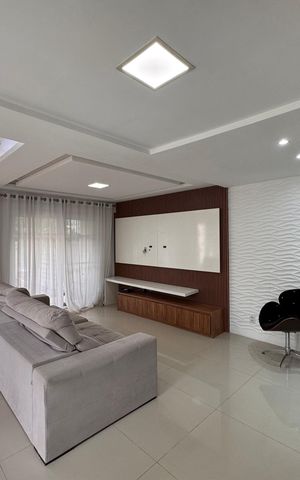 Casa de condomínio à venda com 260m², 4 quartos e 4 vagas Casa de condomínio à venda com 260m², 4 quartos e 4 vagasSala