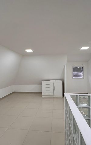 Casa de condomínio à venda com 260m², 4 quartos e 4 vagas Casa de condomínio à venda com 260m², 4 quartos e 4 vagasSalão