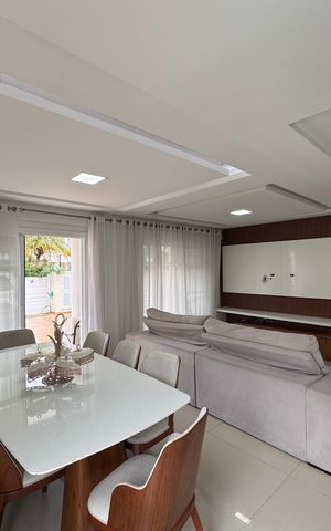 Casa de condomínio à venda com 260m², 4 quartos e 4 vagas Casa de condomínio à venda com 260m², 4 quartos e 4 vagasSala