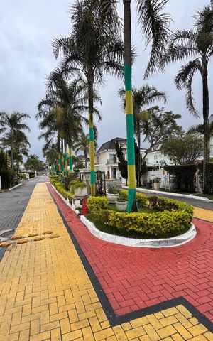 Casa de condomínio à venda com 260m², 4 quartos e 4 vagas Casa de condomínio à venda com 260m², 4 quartos e 4 vagasÁrea comum