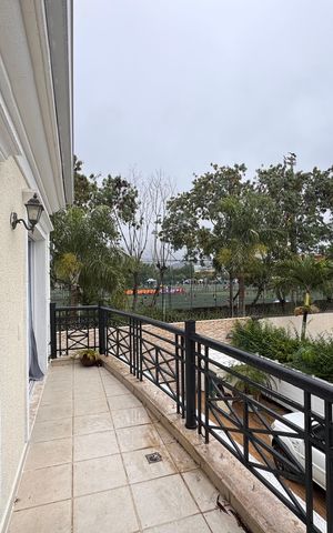 Casa de condomínio à venda com 260m², 4 quartos e 4 vagas Casa de condomínio à venda com 260m², 4 quartos e 4 vagasSuíte 2 - Varanda
