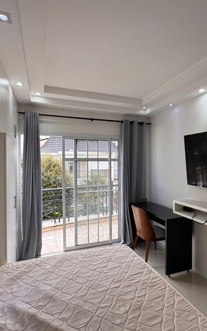 Casa de condomínio à venda com 260m², 4 quartos e 4 vagas Casa de condomínio à venda com 260m², 4 quartos e 4 vagasSuíte 2