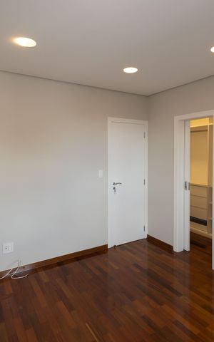 Apartamento à venda com 280m², 4 quartos e 4 vagas Apartamento à venda com 280m², 4 quartos e 4 vagasSuíte 2