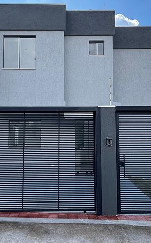 Casa à venda com 163m², 3 quartos e 2 vagas Casa à venda com 163m², 3 quartos e 2 vagasFachada