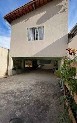 Casa à venda com 180m², 3 quartos e 2 vagas