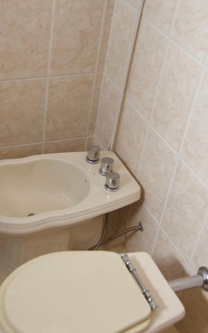 Casa para alugar com 180m², 3 quartos e 2 vagas Casa para alugar com 180m², 3 quartos e 2 vagasBanheiro 2