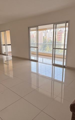 Apartamento para alugar com 200m², 3 quartos e 3 vagas