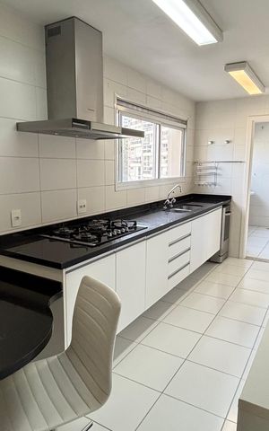 Apartamento para alugar com 200m², 3 quartos e 3 vagas
