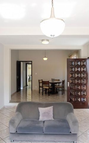 Casa para alugar com 236m², 3 quartos e 3 vagasSala