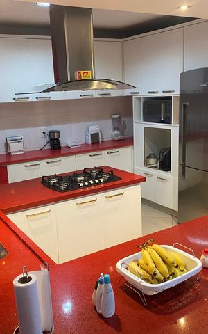 Casa à venda com 330m², 3 quartos e 2 vagas