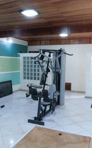 Casa à venda com 330m², 3 quartos e 2 vagas
