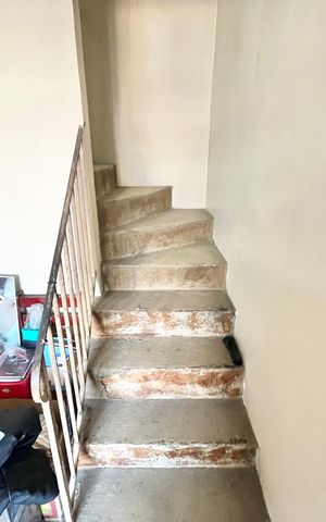 Casa à venda com 105m², 3 quartos e 1 vaga Casa à venda com 105m², 3 quartos e 1 vagaEscada
