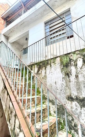 Casa à venda com 105m², 3 quartos e 1 vaga Casa à venda com 105m², 3 quartos e 1 vagaEscada