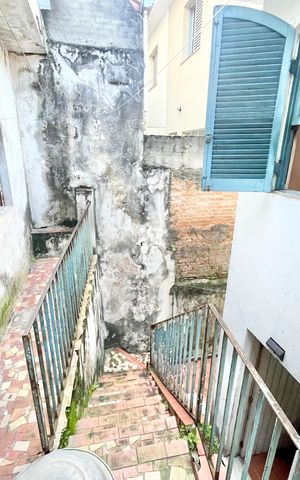Casa à venda com 105m², 3 quartos e 1 vaga Casa à venda com 105m², 3 quartos e 1 vagaEscada