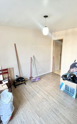 Casa à venda com 105m², 3 quartos e 1 vaga Casa à venda com 105m², 3 quartos e 1 vagaSala