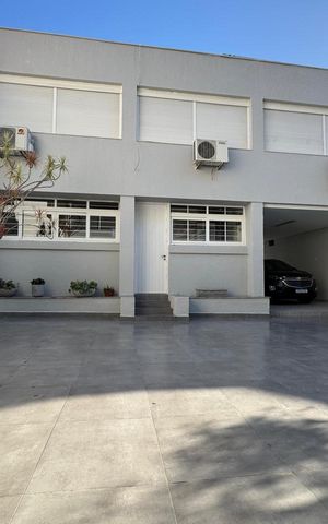 Casa à venda com 291m², 4 quartos e 4 vagas Casa à venda com 291m², 4 quartos e 4 vagasÁrea externa
