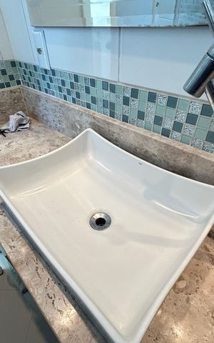 Casa à venda com 390m², 4 quartos e 2 vagasBanheiro 1