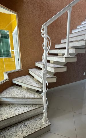 Casa à venda com 390m², 4 quartos e 2 vagasEscada