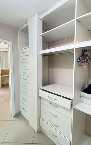 Casa à venda com 390m², 4 quartos e 2 vagasCloset da suíte