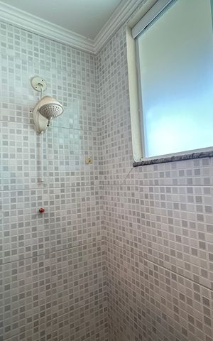 Casa à venda com 390m², 4 quartos e 2 vagasBanheiro 1