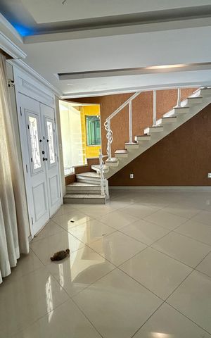 Casa à venda com 390m², 4 quartos e 2 vagasSala